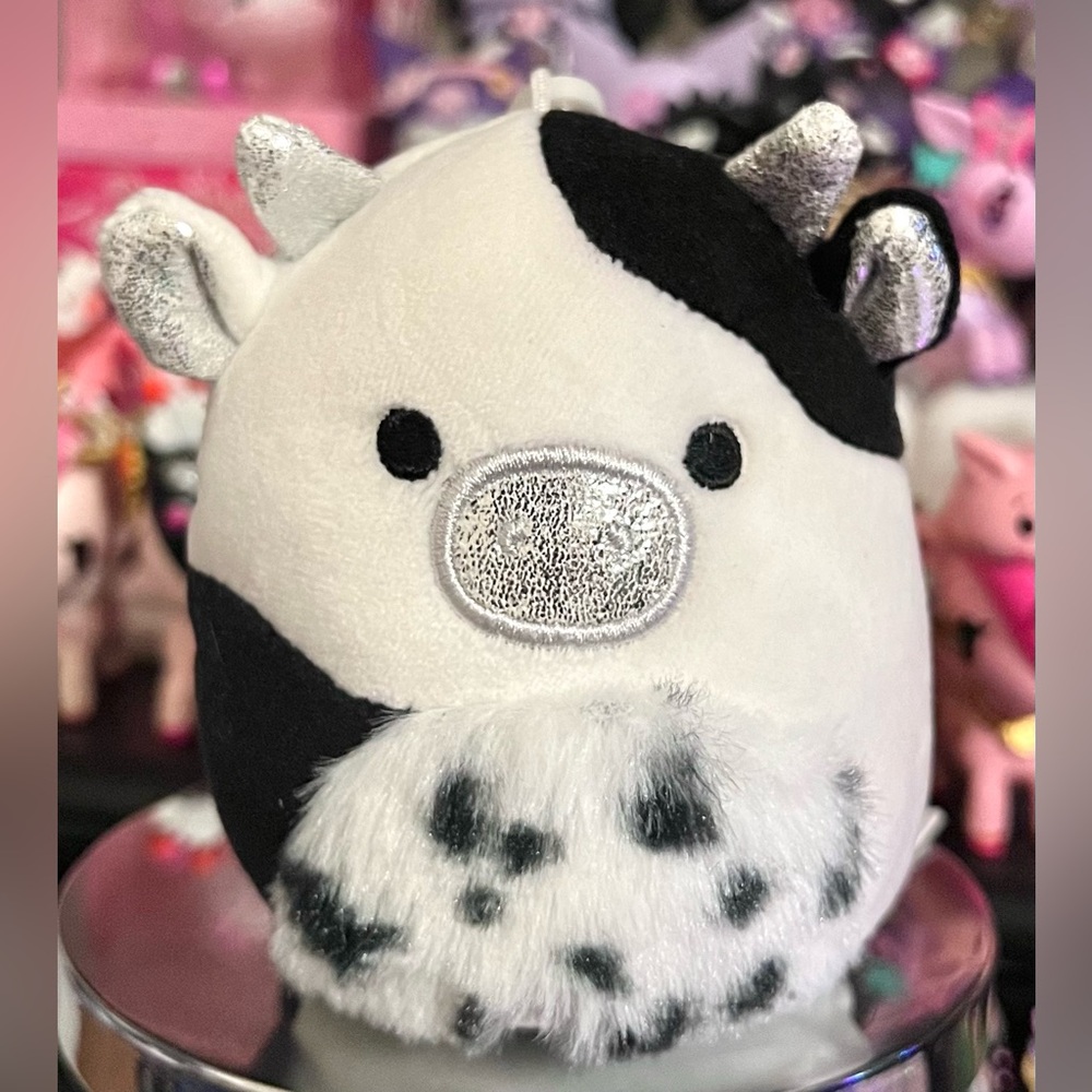 Ulga the Cow 3.5" Select Series Squishmallow Clip